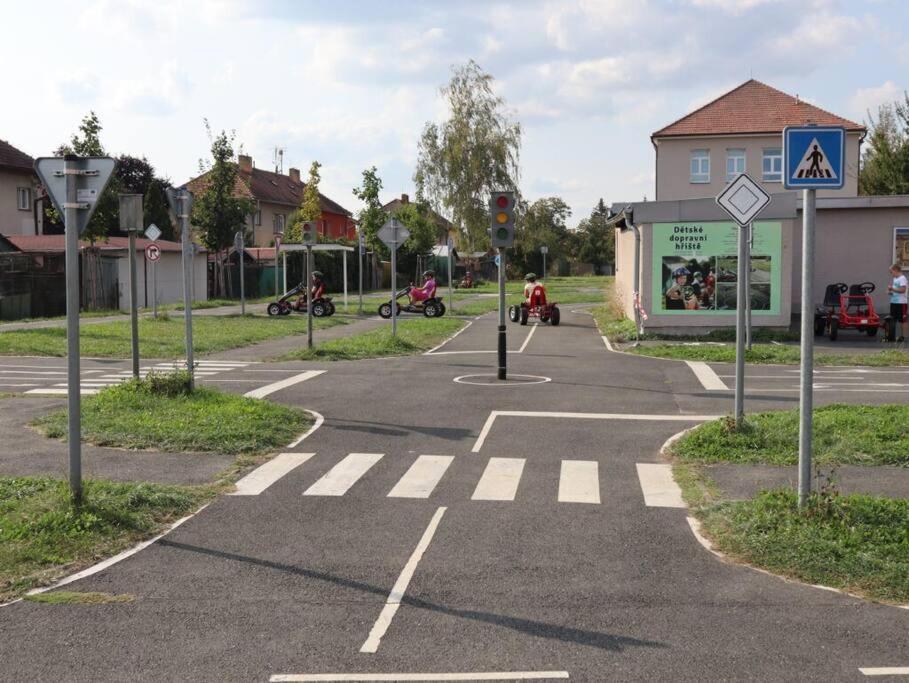 Rodinny Puldomek S Vybavenim A Bazenem Zruc nad Sazavou Exterior foto